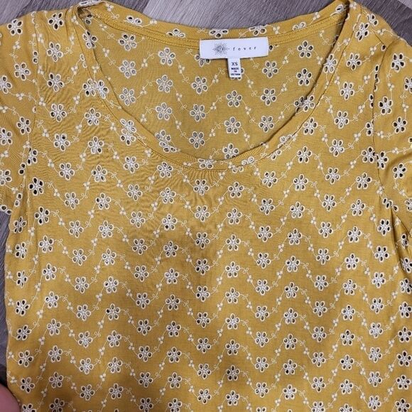 𝅺yellow floral see through tshirt - Picture 3 of 4